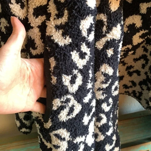 NWT Ugg Phoebe Wrap Cardigan Sweater Cozy Plush Fleece Animal Leopard Cat Soft - Picture 4 of 9